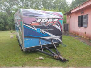 Trailer furgon doble eje apto transportar autos