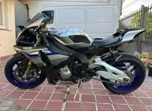 YAMAHA R1M